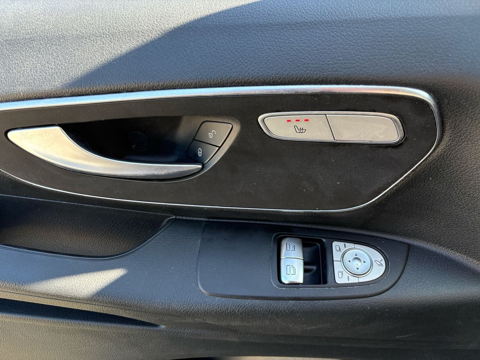 Grå Mercedes Vito 119 fra 2022