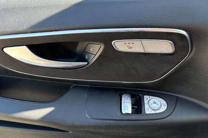 Grå Mercedes Vito 119 fra 2022