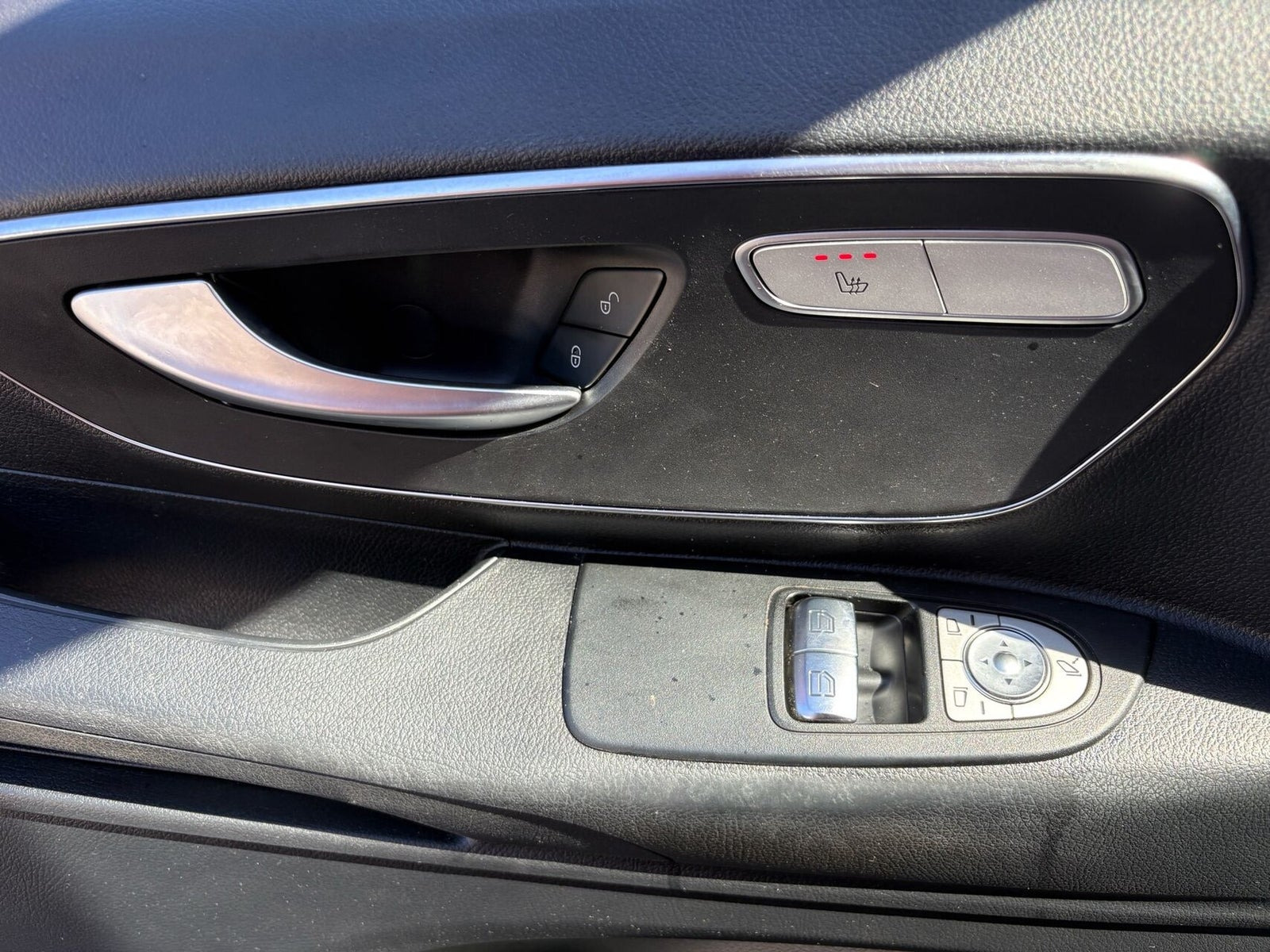 Rød Mercedes Vito 119 fra 2021
