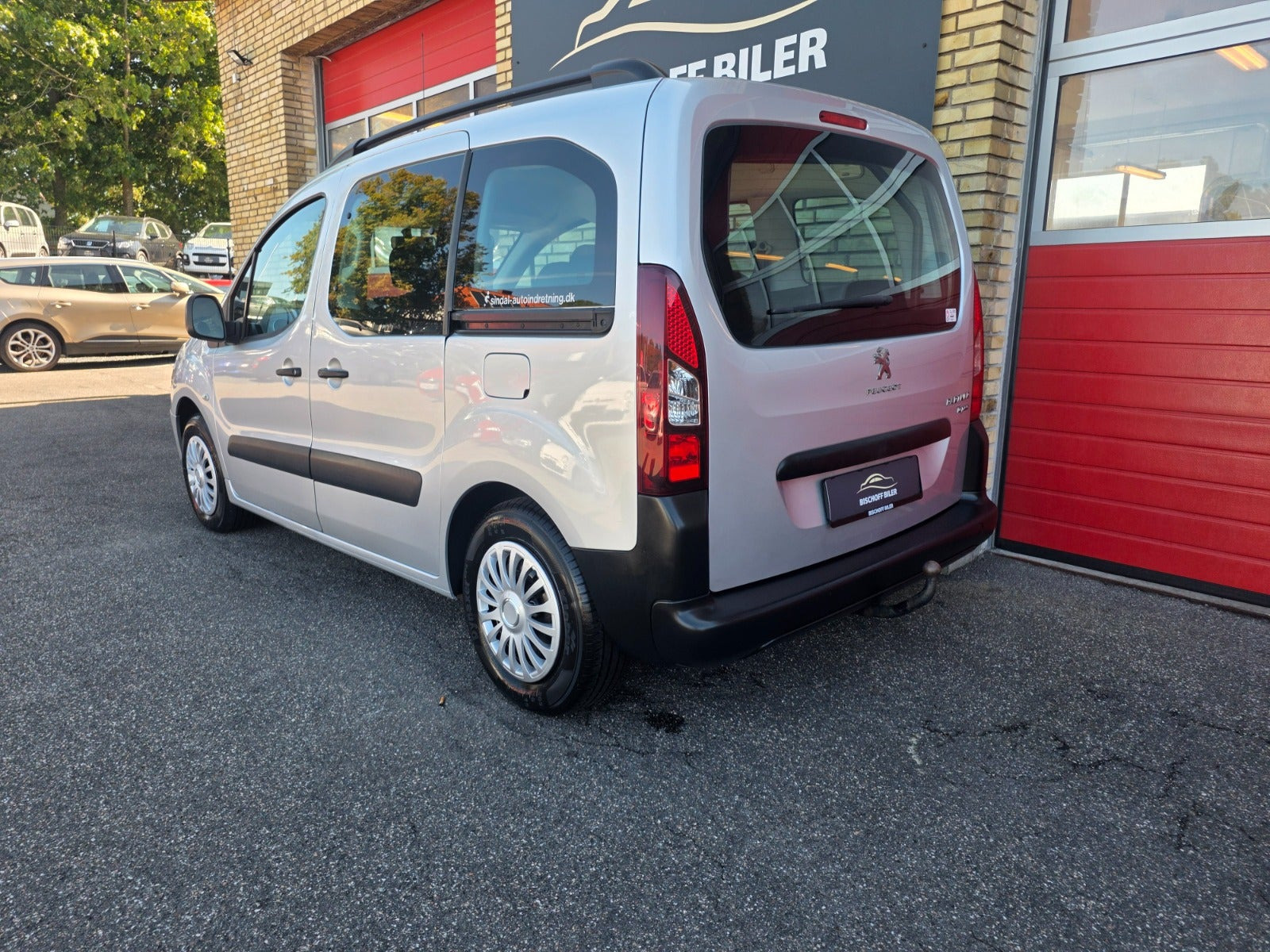 Grå Peugeot Partner Tepee fra 2017