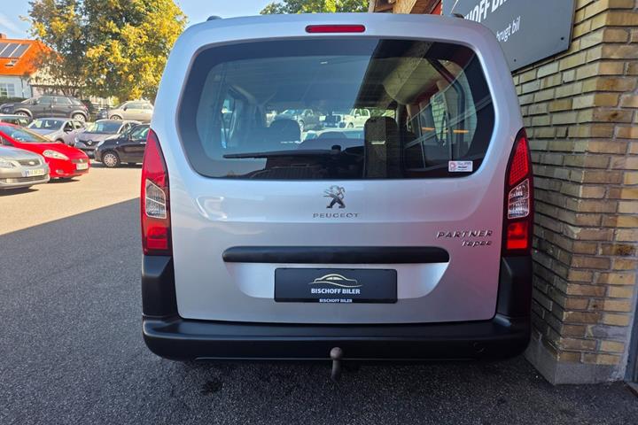 Grå Peugeot Partner Tepee fra 2017