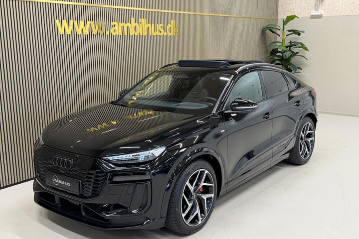 Sort Audi Q6 e-tron fra 2025