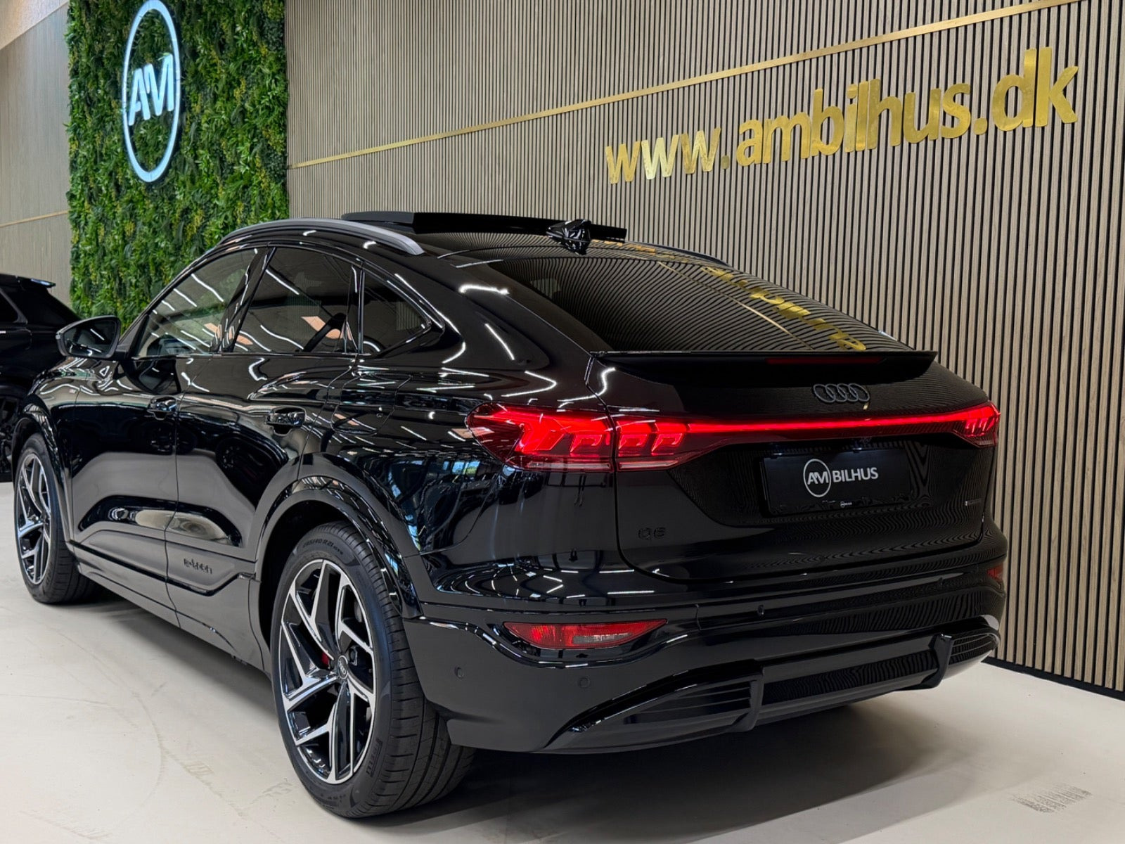 Sort Audi Q6 e-tron fra 2025