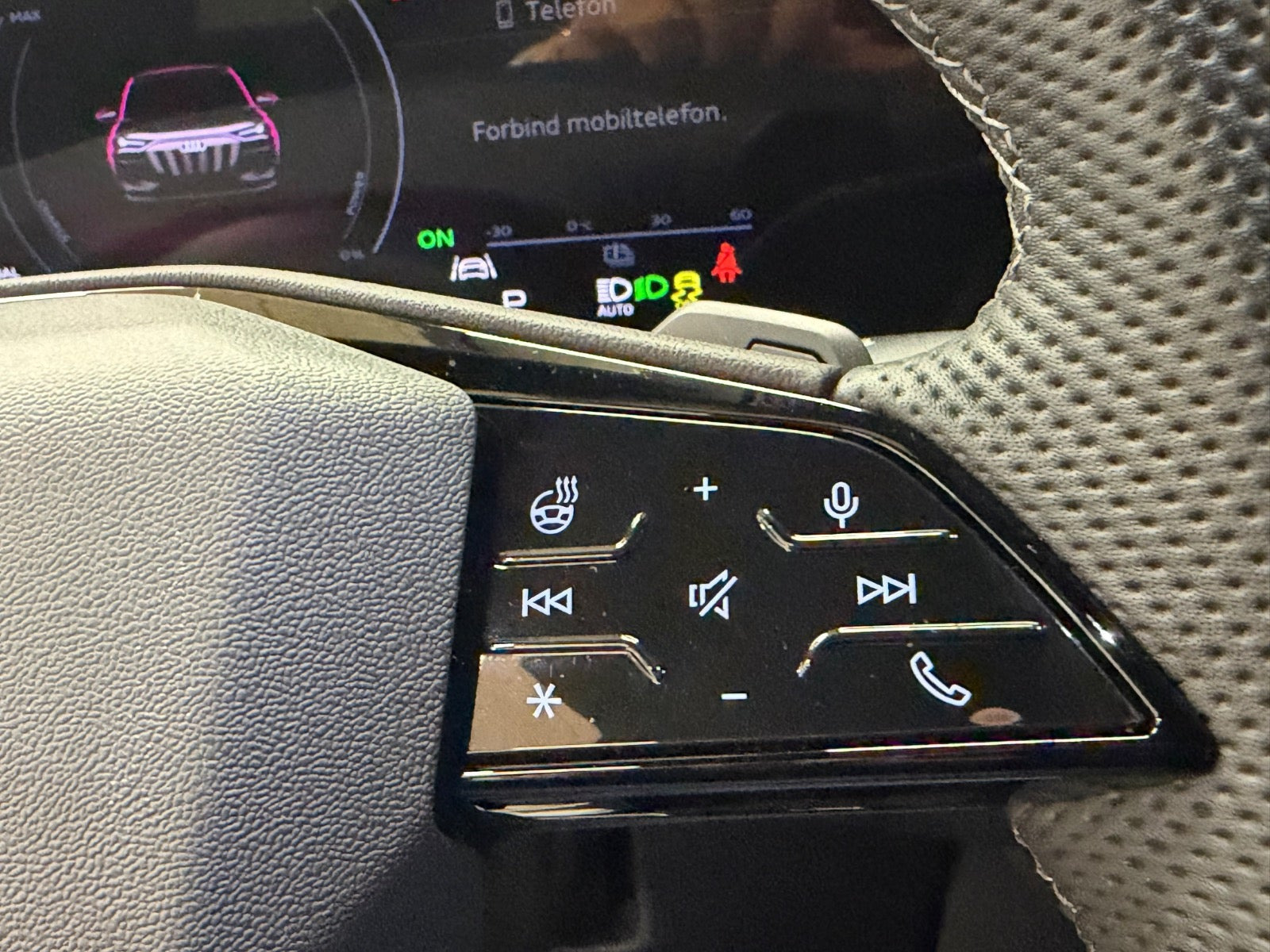 Sort Audi Q6 e-tron fra 2025