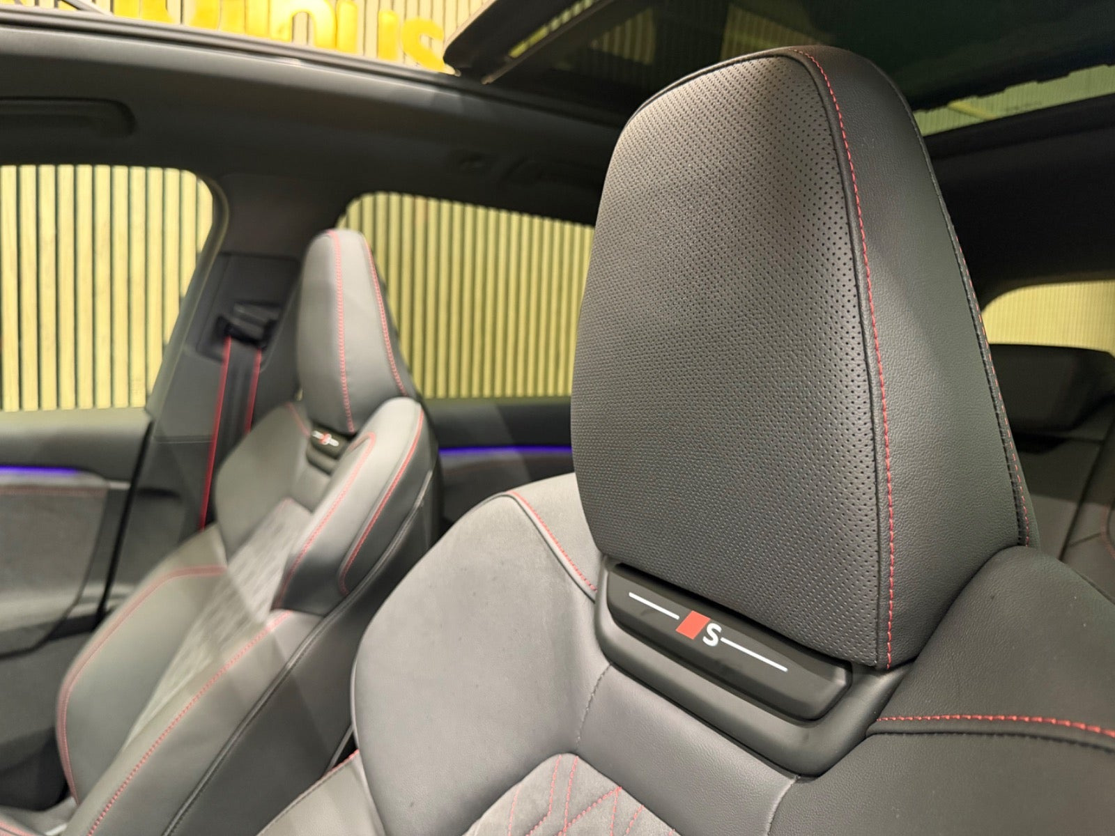 Sort Audi Q6 e-tron fra 2025