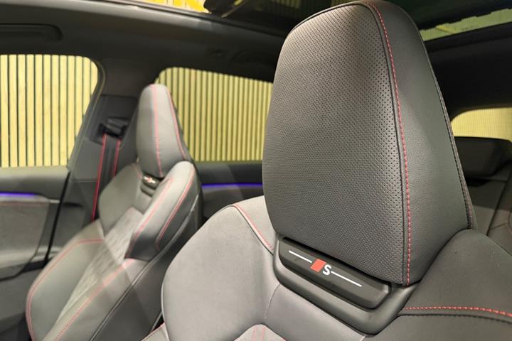 Sort Audi Q6 e-tron fra 2025