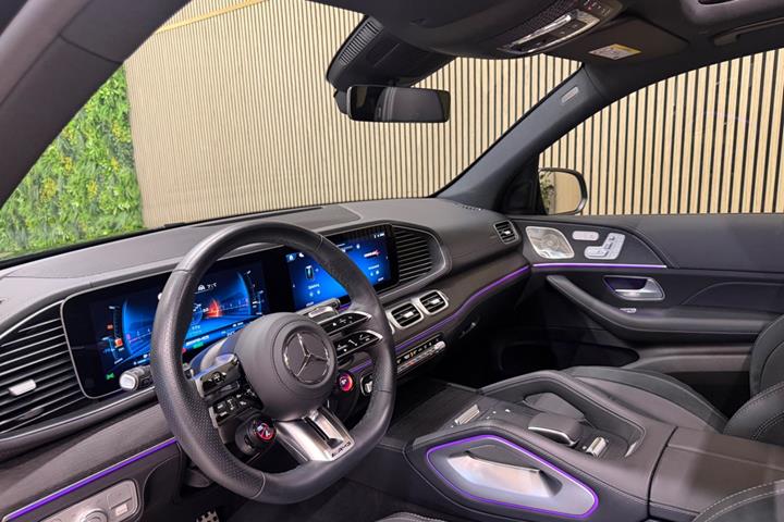 Sort Mercedes GLE53 fra 2025