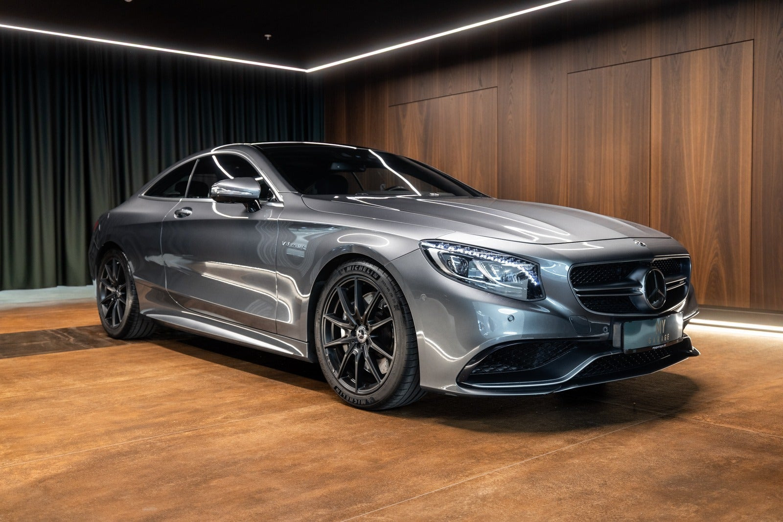 Grå Mercedes S63 fra 2017