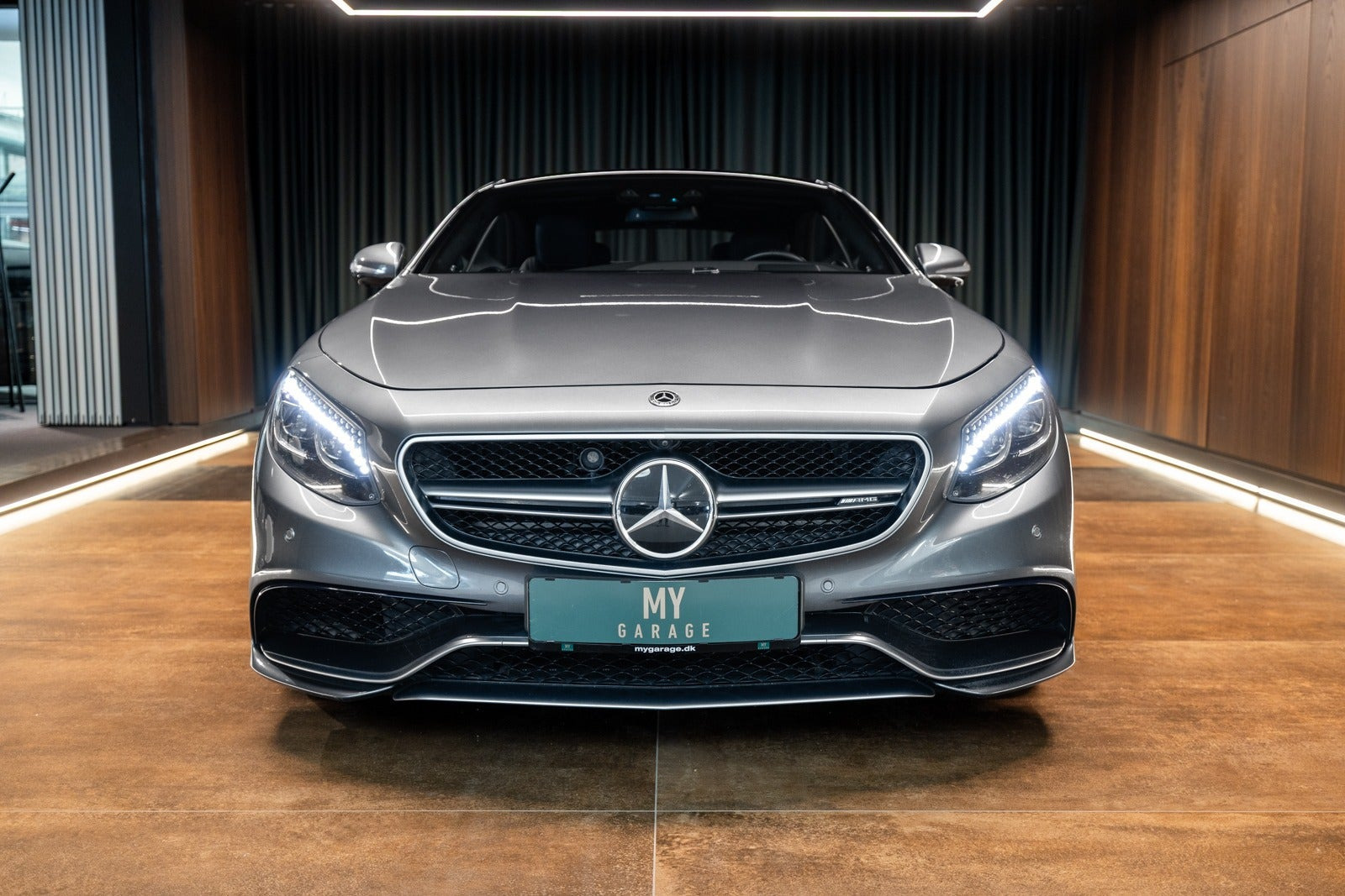 Grå Mercedes S63 fra 2017