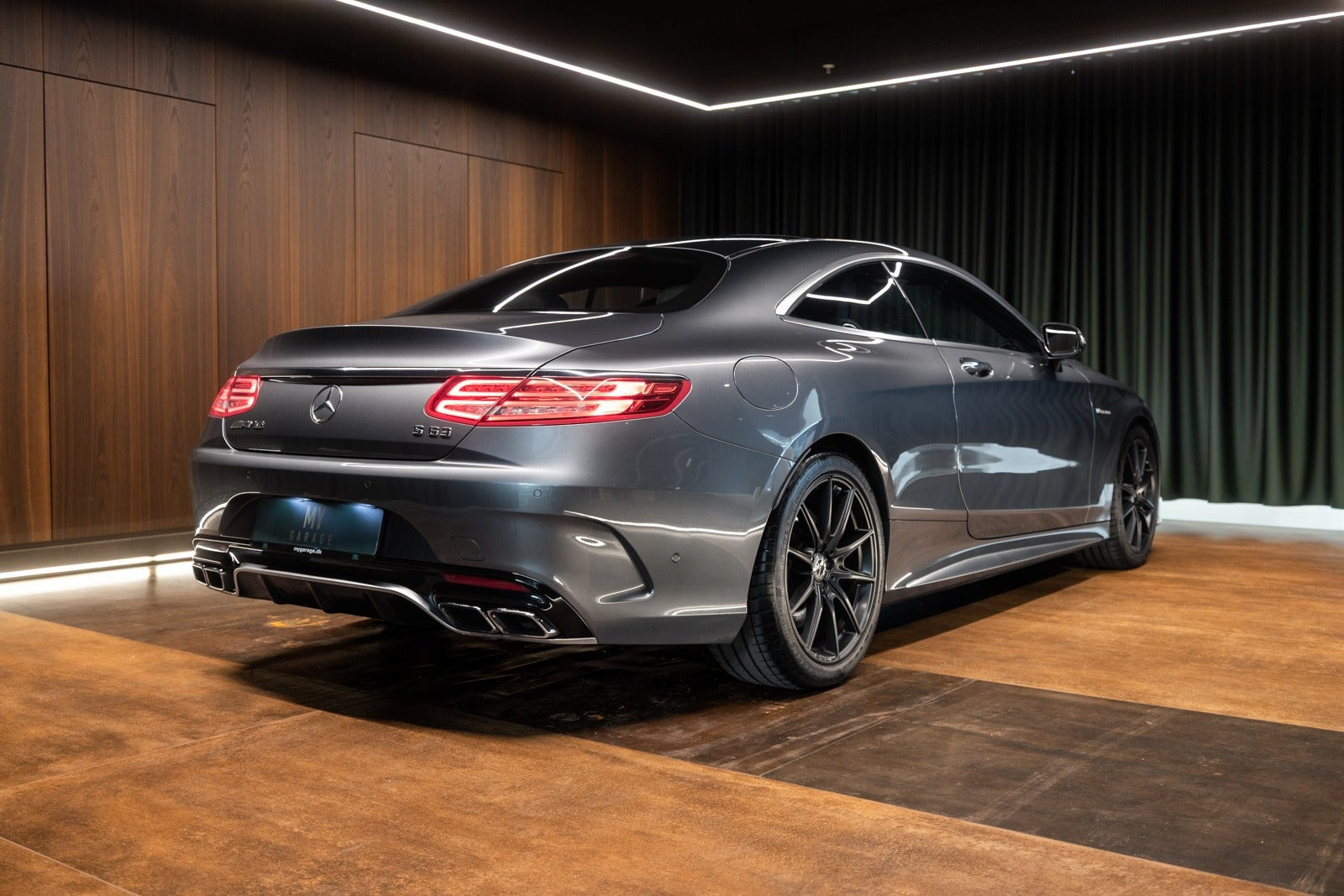 Grå Mercedes S63 fra 2017