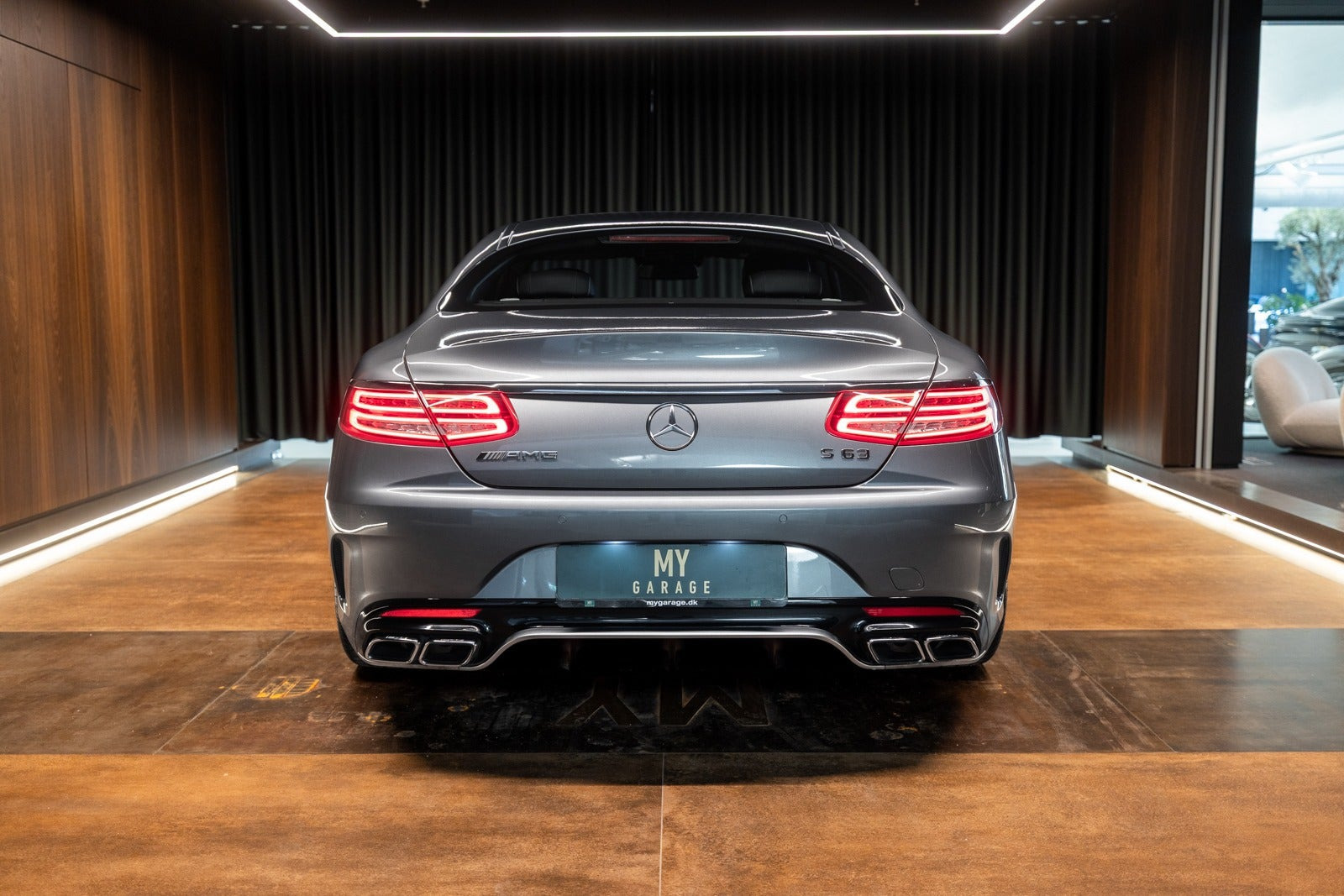 Grå Mercedes S63 fra 2017