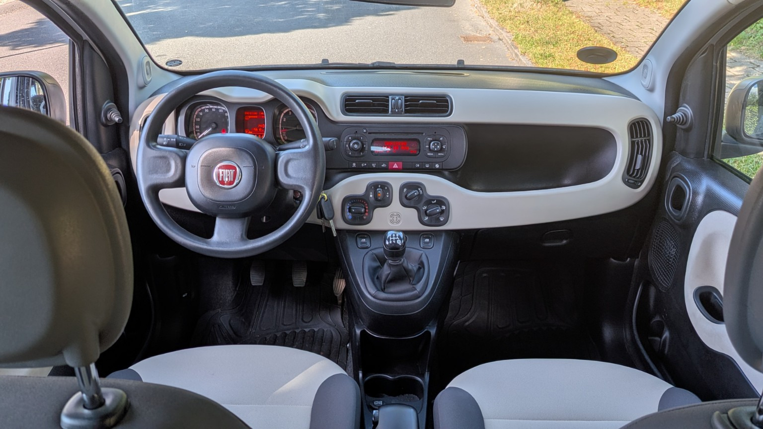 Grå Fiat Panda fra 2013