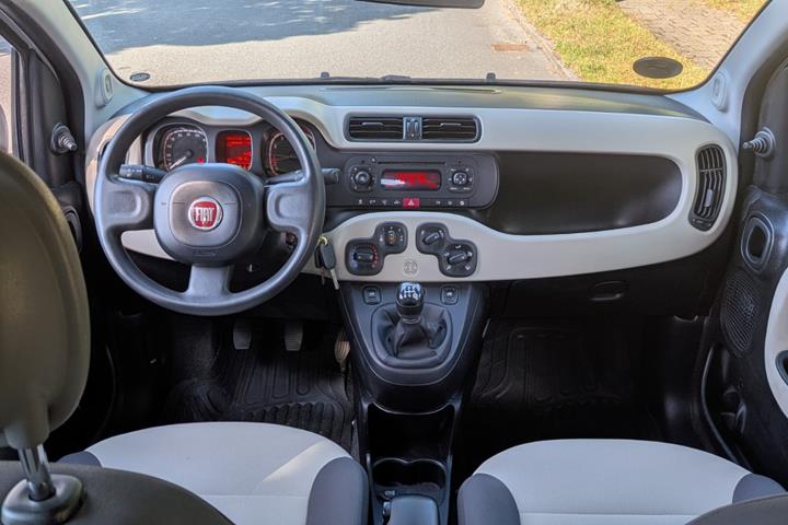 Grå Fiat Panda fra 2013