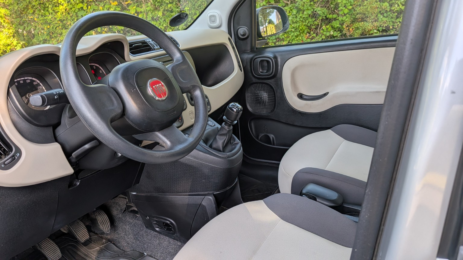 Grå Fiat Panda fra 2013