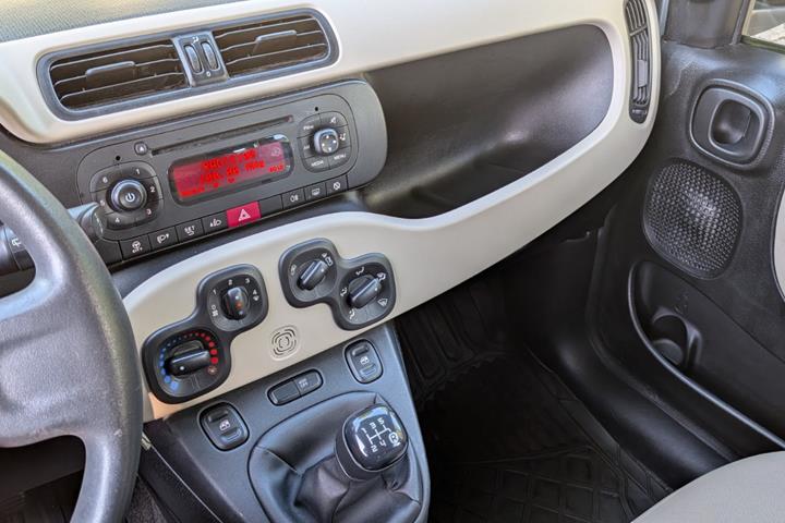 Grå Fiat Panda fra 2013