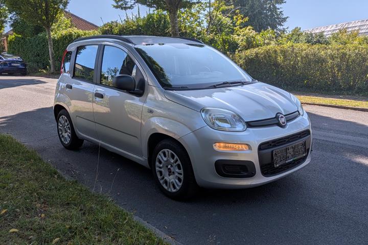 Grå Fiat Panda fra 2013