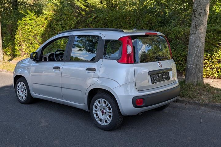 Grå Fiat Panda fra 2013