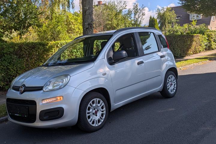 Grå Fiat Panda fra 2013
