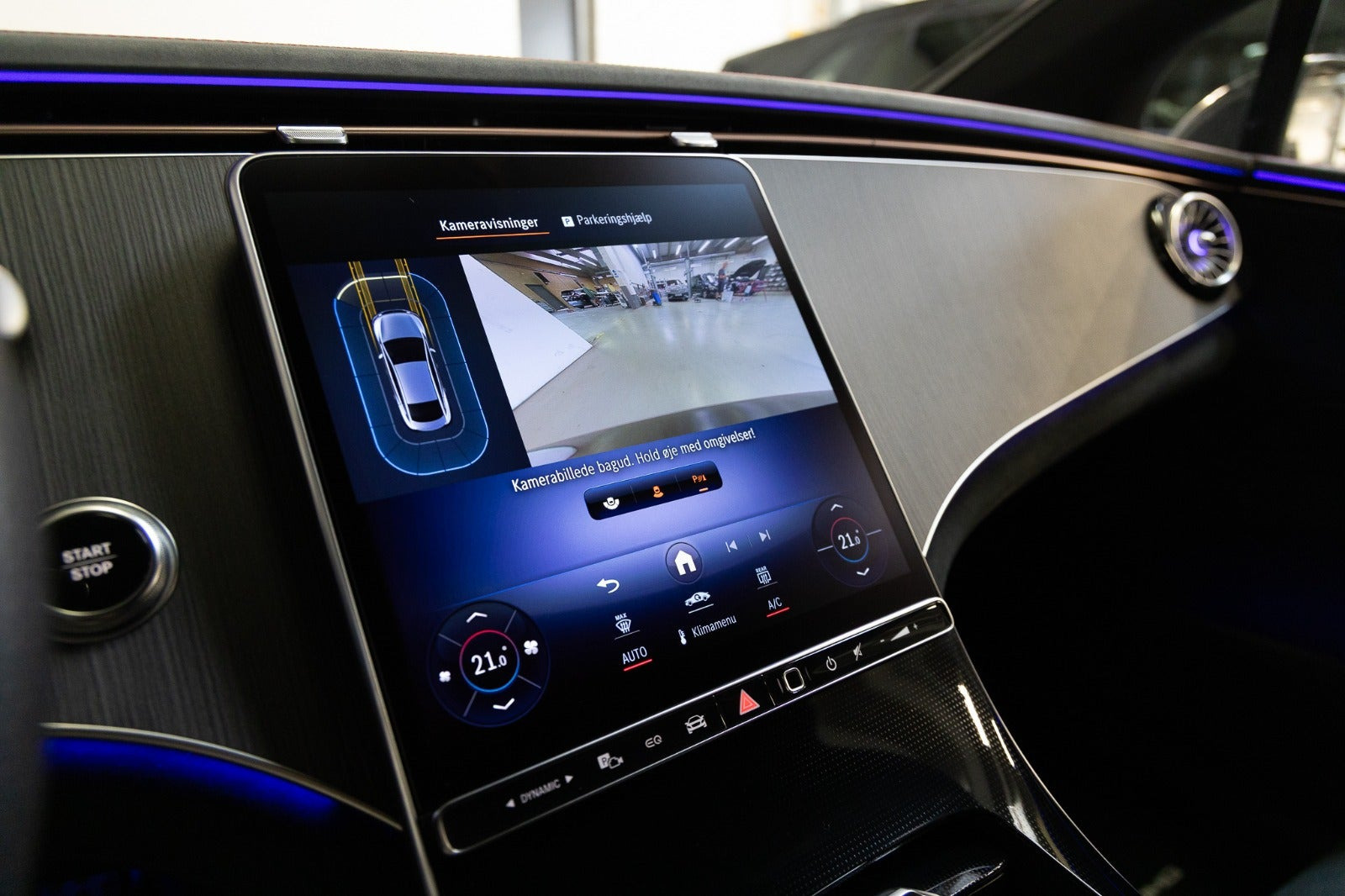 Grå Mercedes EQE350 fra 2024