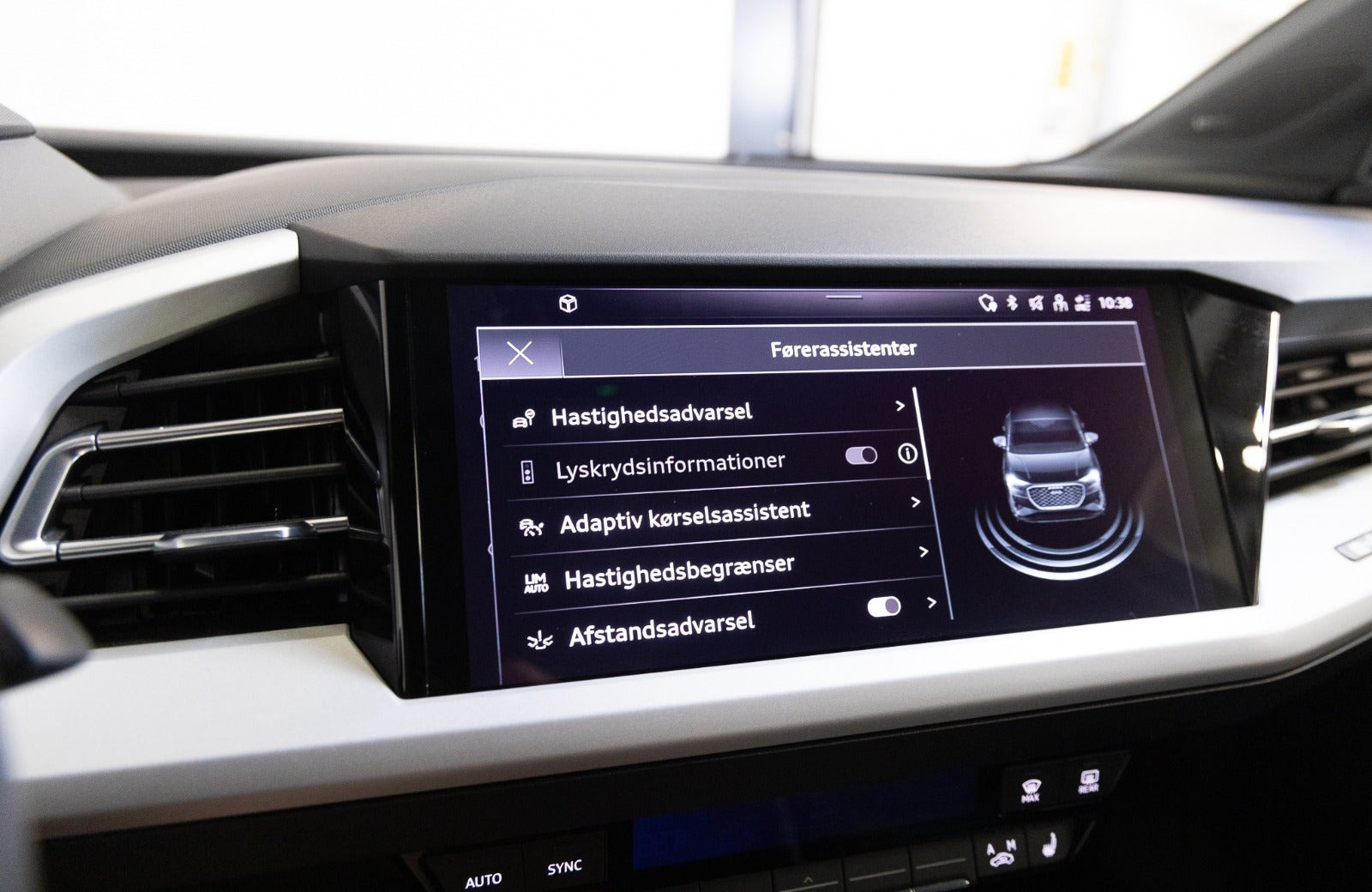 Grå Audi Q4 e-tron fra 2022
