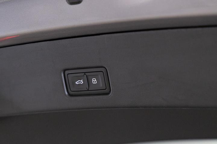 Grå Audi Q4 e-tron fra 2022