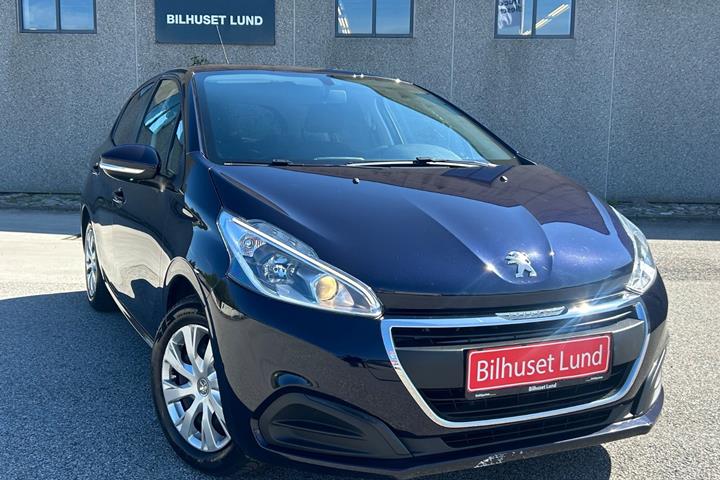 Blå Peugeot 208 fra 2019 set udefra