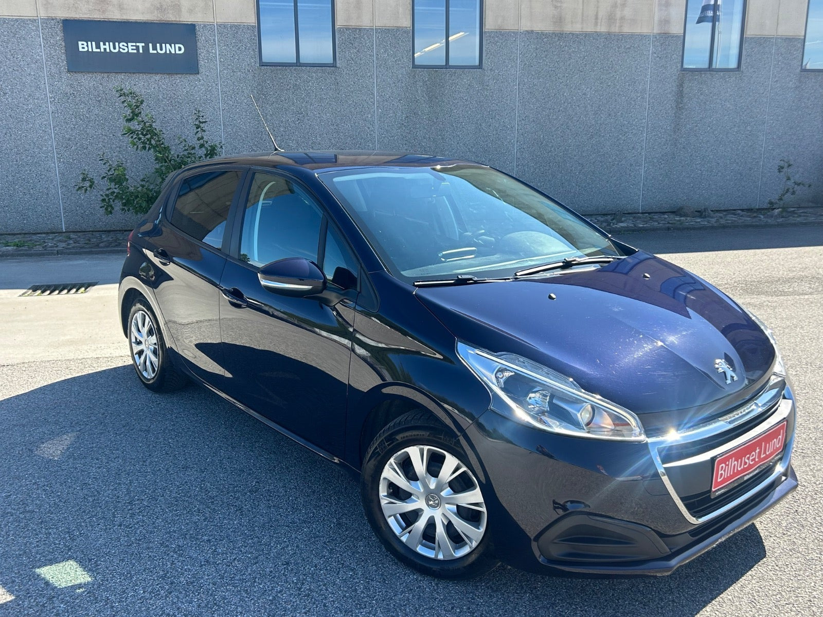 Blå Peugeot 208 fra 2019