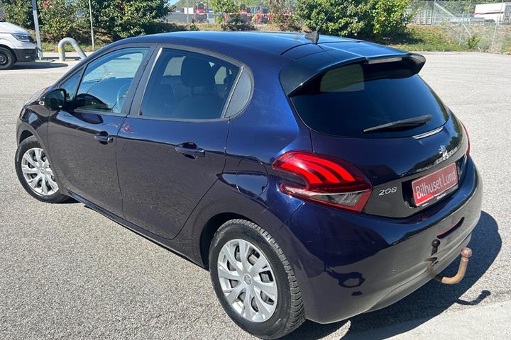 Blå Peugeot 208 fra 2019