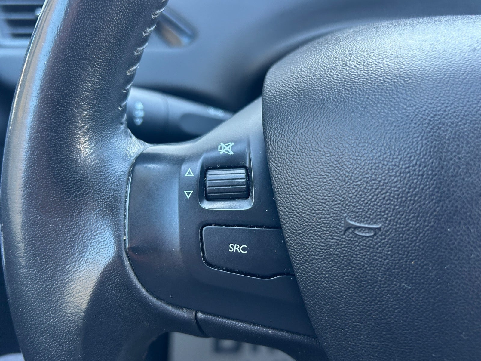 Blå Peugeot 208 fra 2019