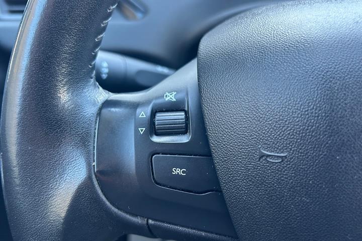 Blå Peugeot 208 fra 2019