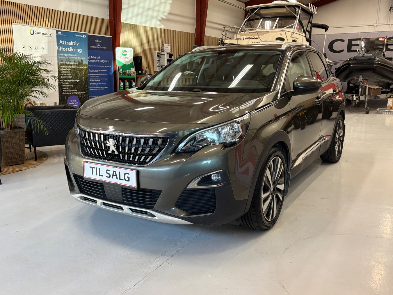 Grøn Peugeot 3008 fra 2017