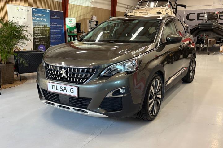 Grøn Peugeot 3008 fra 2017
