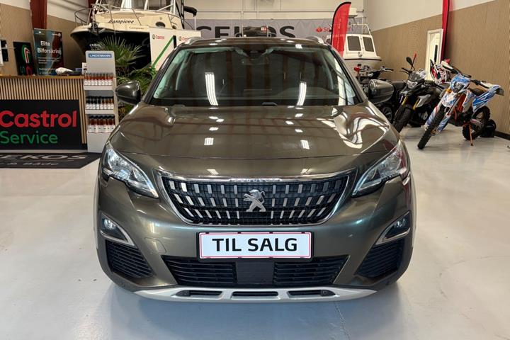 Grøn Peugeot 3008 fra 2017