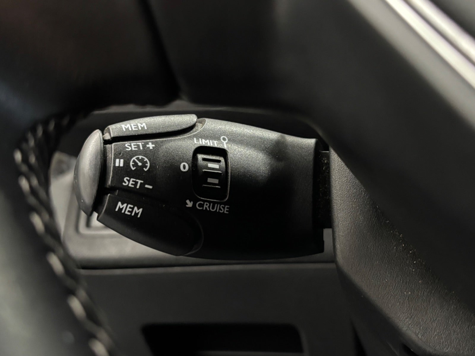 Grøn Peugeot 3008 fra 2017