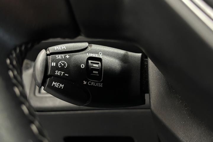 Grøn Peugeot 3008 fra 2017