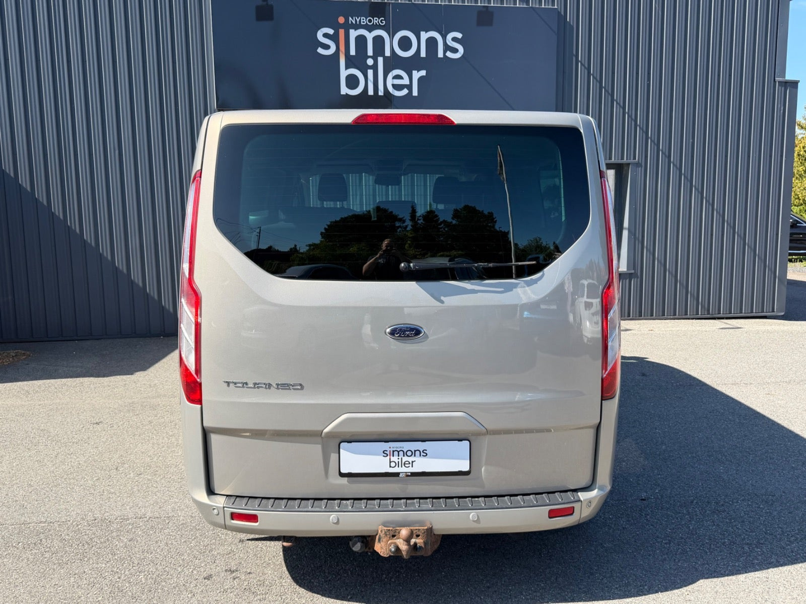 Beige Ford Tourneo Custom 300 L2 fra 2016