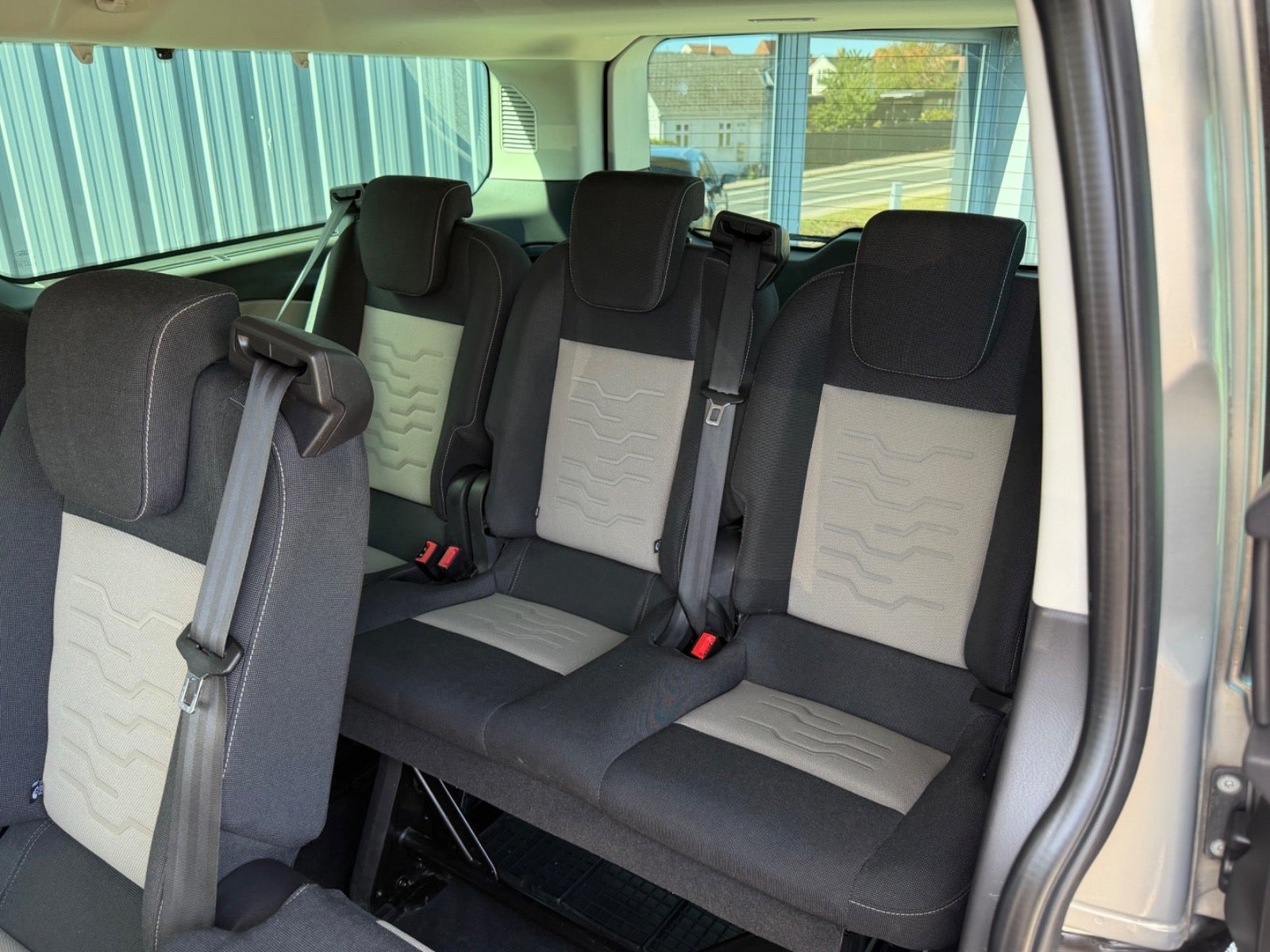 Beige Ford Tourneo Custom 300 L2 fra 2016