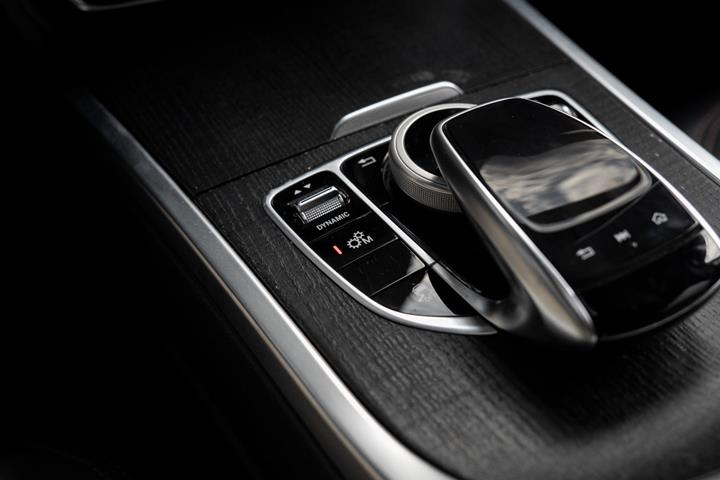 Grå Mercedes G500 fra 2020