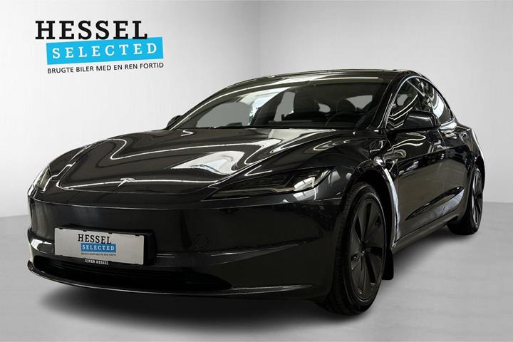 Grå Tesla Model 3 fra 2024