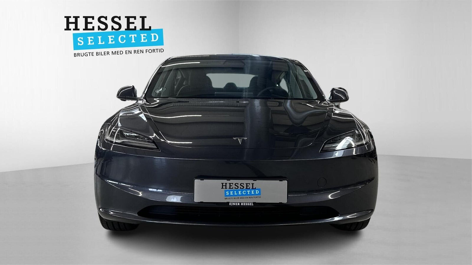 Grå Tesla Model 3 fra 2024