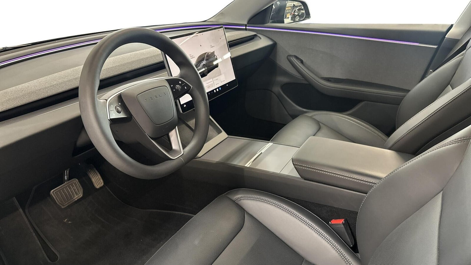 Grå Tesla Model 3 fra 2024
