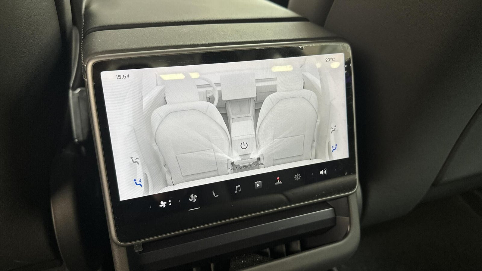 Grå Tesla Model 3 fra 2024