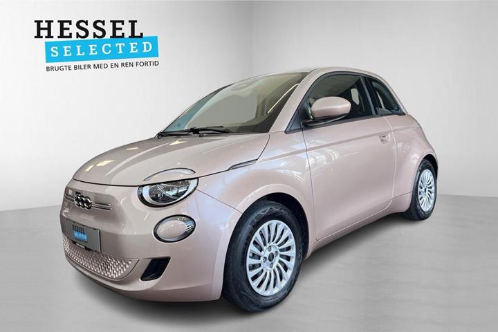 Pink Fiat 500e fra 2023 set udefra