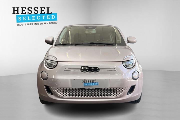 Pink Fiat 500e fra 2023