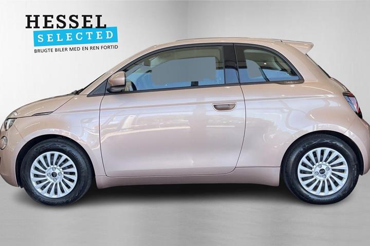 Pink Fiat 500e fra 2023