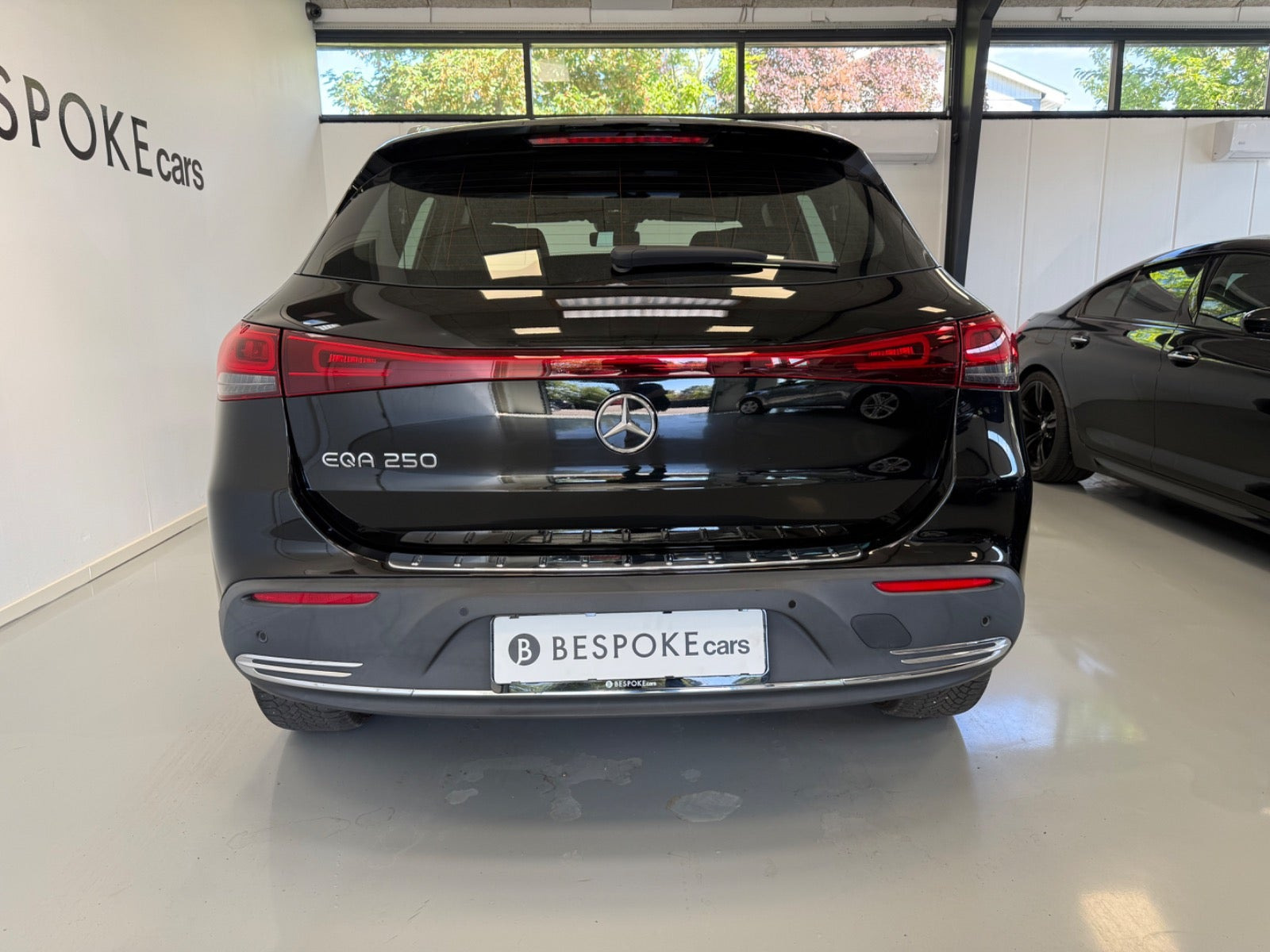 Sort Mercedes EQA250 fra 2023