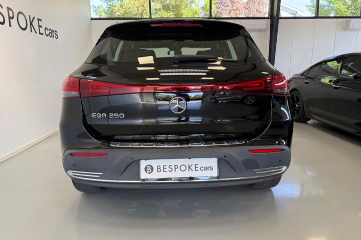 Sort Mercedes EQA250 fra 2023