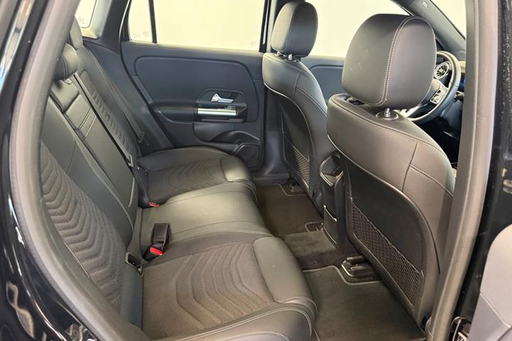 Sort Mercedes EQA250 fra 2023