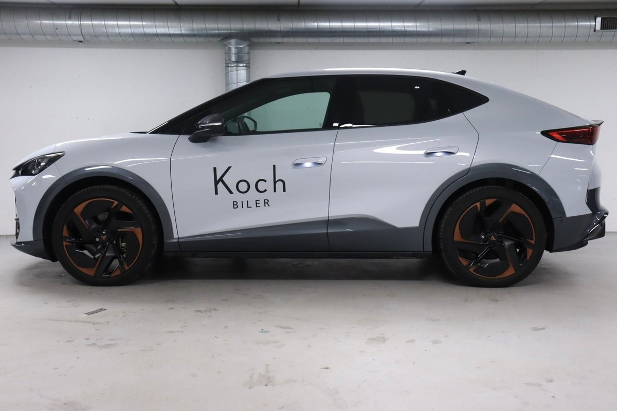 Sølv Cupra Tavascan fra 2025