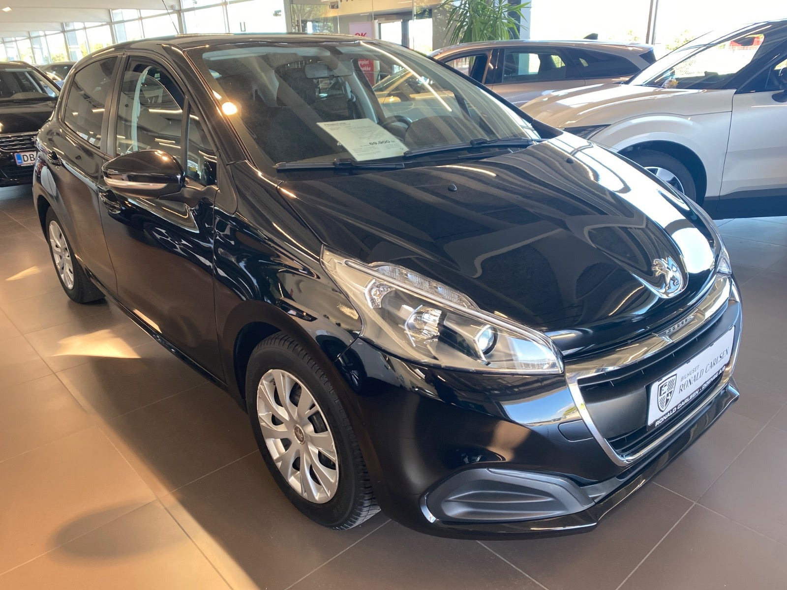 Sort Peugeot 208 fra 2018